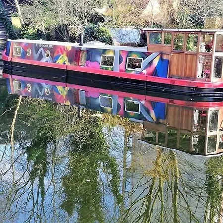 Slash Arts Houseboat On Secluded Mooring In Central London